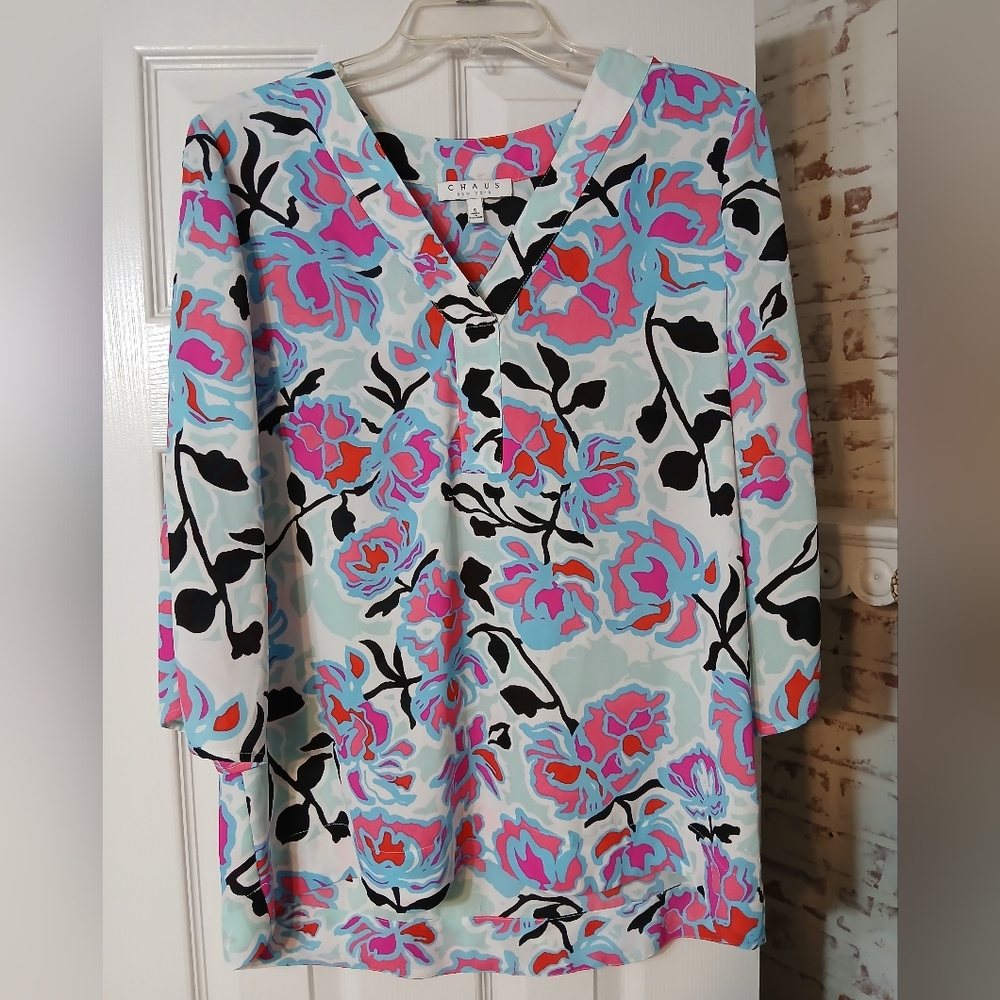 Chaus V-Neck Floral Tunic Top